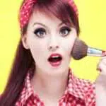 7 Kesalahan Saat Make Up yang Membuat Anda Terlihat Lebih Tua