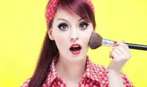 7 Kesalahan Saat Makeup yang Membuat Anda Terlihat Lebih Tua