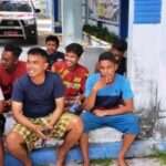 Petugas Syahbandar Masalembu Evakuasi ABK Kapal Kandas dengan Perahu Nelayan