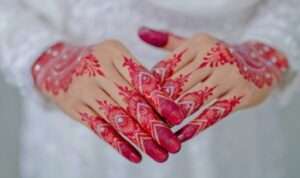Cara Cepat Hilangkan Warna Henna pada Tangan