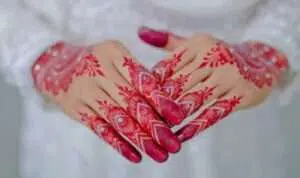 Cara Cepat Hilangkan Warna Henna pada Tangan