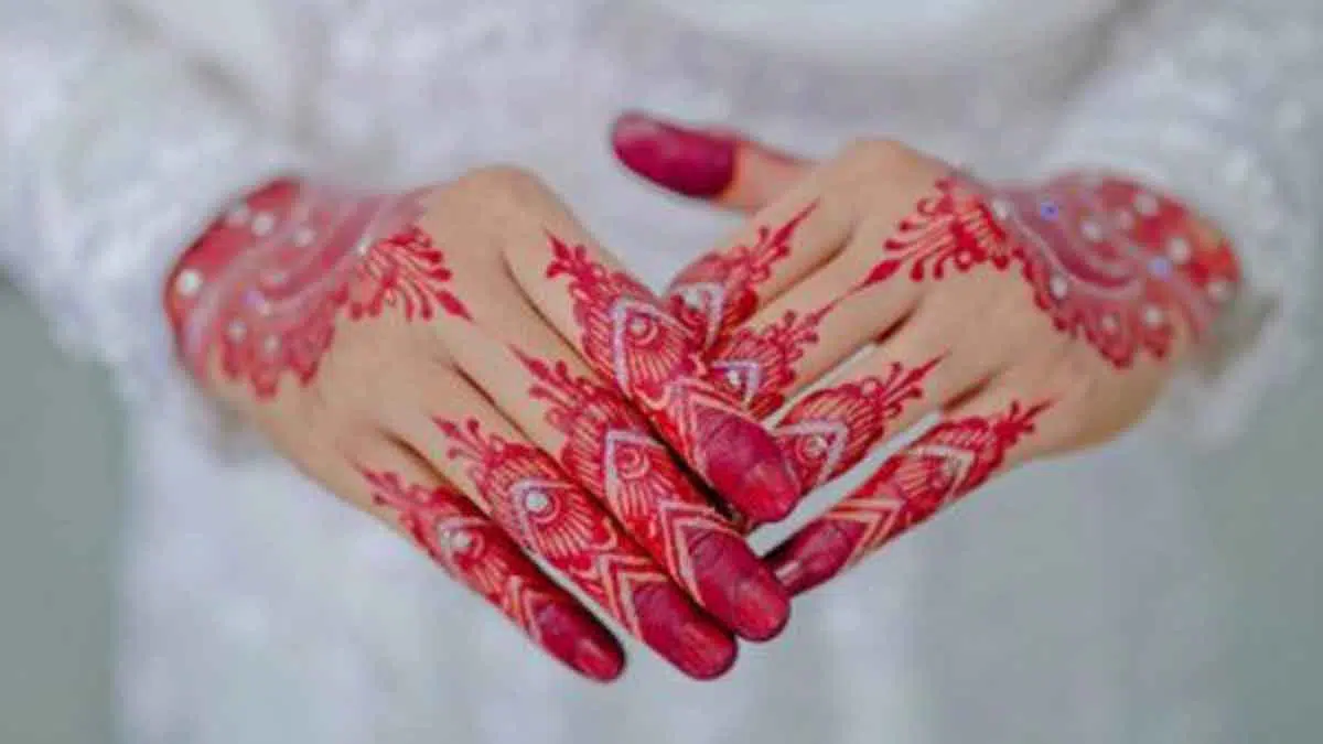 Cara Cepat Hilangkan Warna Henna pada Tangan