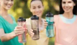 Cara Mencuci Botol Minuman yang Benar agar Tehindar dari Bakteri