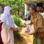 Perkuat Silaturahmi, Fauzi-Eva Bagikan Sembako di Akhir Pekan
