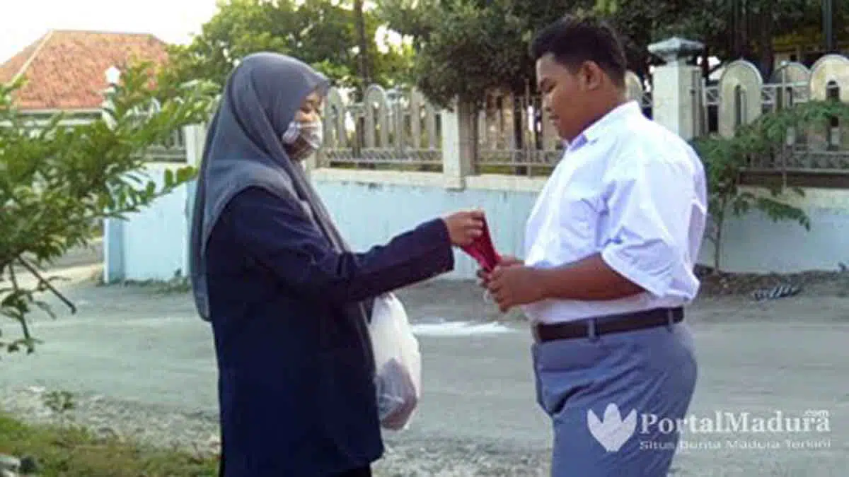 Pengabdikan, Hafifatul Masruroh Ajak Warga Buat Masker Kain Mandiri