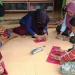 Pengabdian, Hafifatul Masruroh Ajak Warga Buat Masker Kain Mandiri