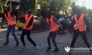 Joget TikTok di jantung kota Sumenep (Taufikurrahman @portalmadura.com)