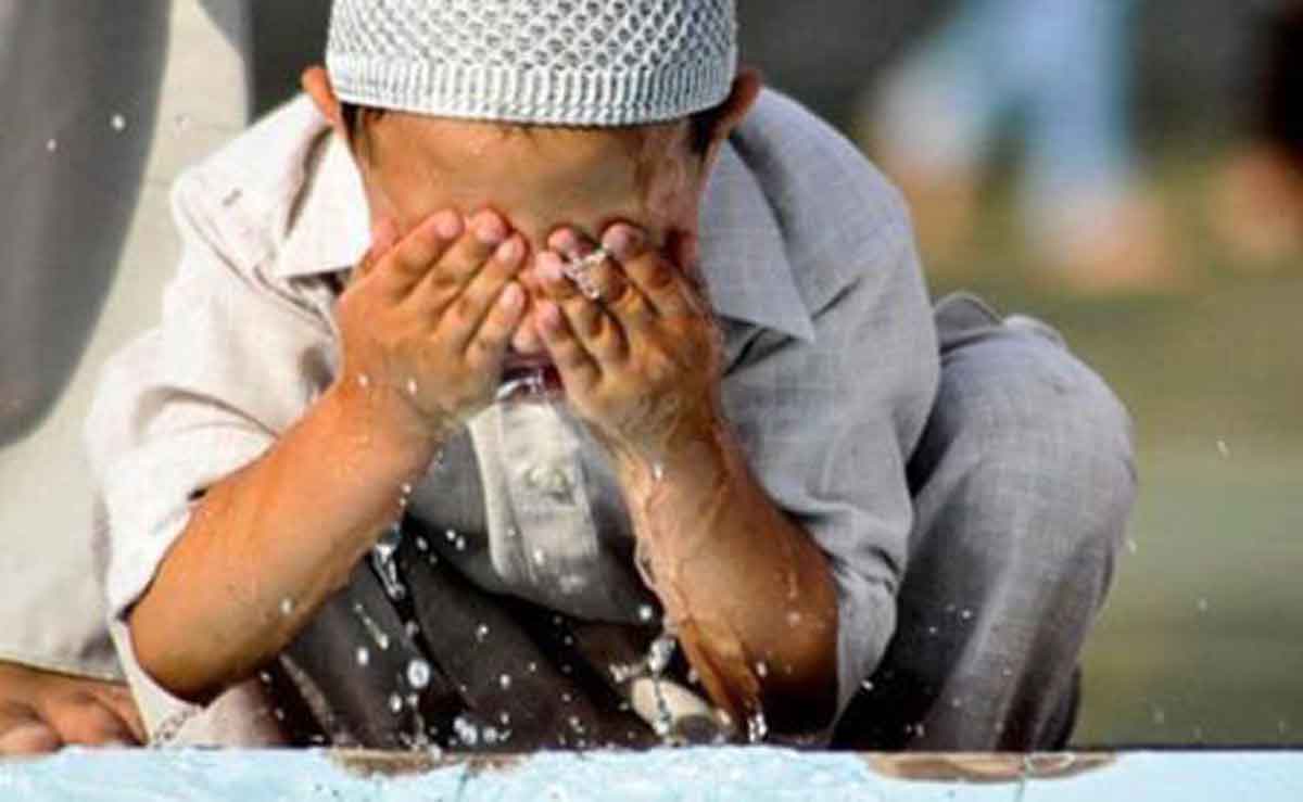 Keutamaan Tak Keringkan Air Bekas Wudu