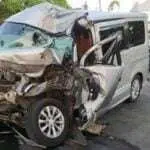 Satu Tewas, Daihatsu Luxio Berpenumpang Satu Keluarga Tabrak Truk