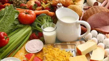 6 Makanan yang Jadi Penyebab Kulit Kering