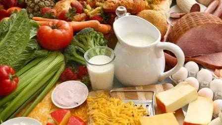 6 Makanan yang Jadi Penyebab Kulit Kering