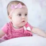 Memilih Aksesori Kepala Yang Aman Untuk Bayi