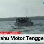 VIDEO Penampakan Perahu Motor Tenggelam di Perairan Giliyang