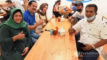 Pertemuan Fattah Jasin dengan Suhartono di salah satu tempat makan (Istimewa)