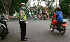 Main HP Saat Berkendara, Belasan Pengemudi Ditilang