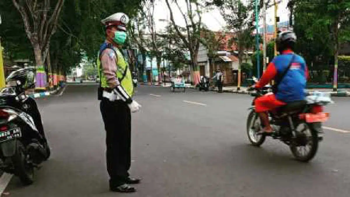 Main HP Saat Berkendara, Belasan Pengemudi Ditilang