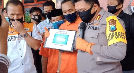 Polisi Sampang Ringkus Pengedar Sabu 300 Gram - Portalmadura.com Polisi menunjukkan barang bukti