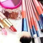 5 Kosmetik yang Wajib Ada Dalam Tas Anda
