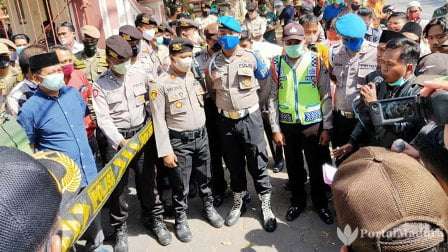 Massa Desak BK DPRD Pamekasan Ungkap Identitas Pelaku Pemalsuan Tanda Tangan