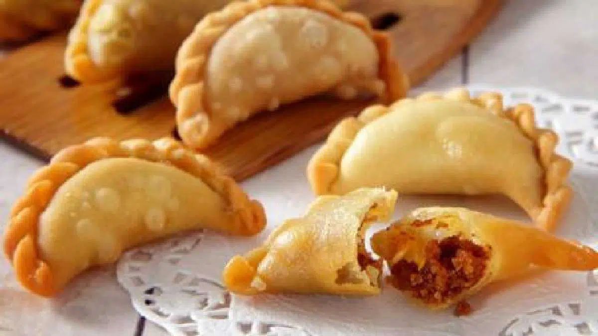 Resep Pastel Kering Isi Abon Spesial dan Gurih