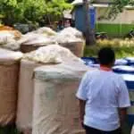 Muatan Kapal Kandas di Masalembu Dievakuasi dengan Tiga Perahu Nelayan