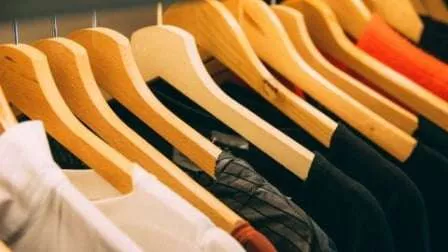 5 Tips Menata Lemari Agar Rapi Dan Teratur - Portalmadura.com Sesekali Mengganti Gantungan Pakaian karena Gantungan Pakaian juga memengaruhi Keindahan Isi Lemari Anda