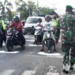 Penerapan Physical Distancing Ala Starting Grid MotorGp di Sampang