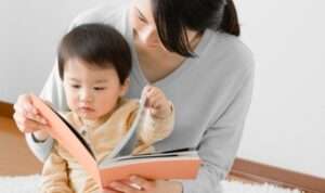 7 Manfaat Membaca Dongeng Sebelum Tidur untuk Anak