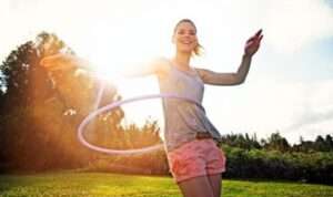Manfaat Luar Biasa Hula Hoop bagi Kesehatan Tubuh