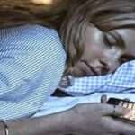 Awas, 5 Bahaya Letakkan Ponsel Di Dekat Kepala Saat Anda Tidur