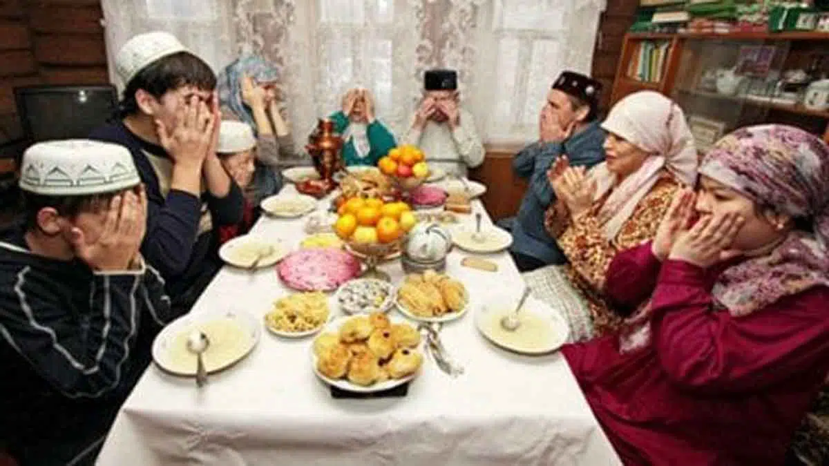 Ajarkan Anak 8 Adab Makan dan Minum Dalam Islam