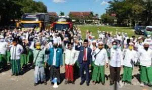 Doakan Jadi Pemimpin, Bupati Pamekasan Lepas Keberangkatan Santri Sidogiri