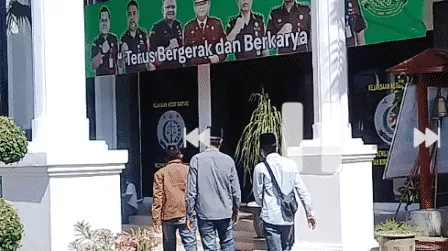 Warga Sampang Tagih Proses Hukum Dugaan Pungli PTSL