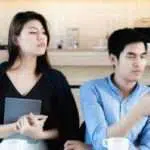 5 Cara Menghadapi Pasangan yang Cemburuan