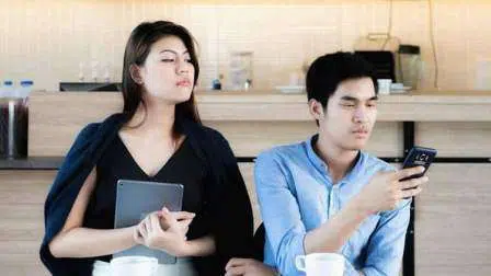 5 Tips Menghadapi Pasangan yang Cemburuan