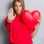 Berikut Alasan Kenapa Perempuan Tak Mudah Jatuh Cinta