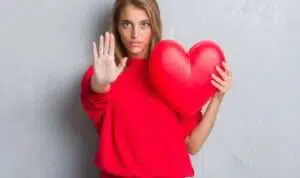 Berikut Alasan Kenapa Perempuan Tak Mudah Jatuh Cinta