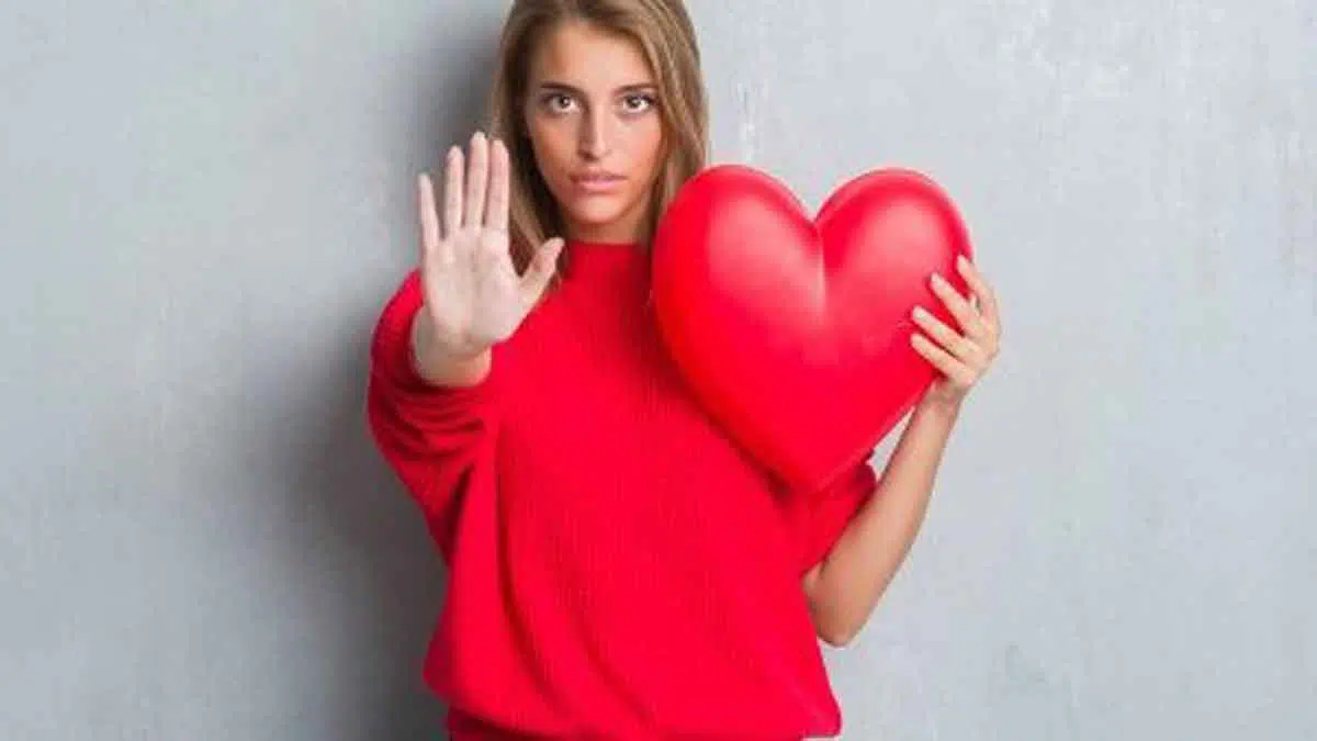 Berikut Alasan Kenapa Perempuan Tak Mudah Jatuh Cinta
