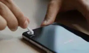 Cara Bersihkan Lensa Kamera HP