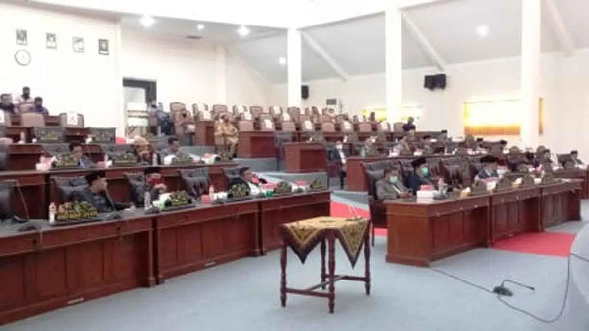 Rapat Paripurna Persetujuan LKPJ APBD 2019 di DPRD Sampang (Foto. rafi @portalmadura.com)