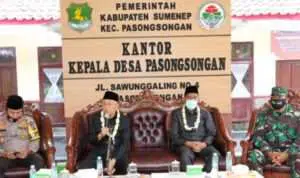 Forkopimda Sumenep saat di kantor Kepala Desa Pasongsongan