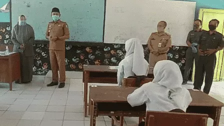 SD dan SMP Lakukan Uji Coba KBM Tatap Muka di Sampang