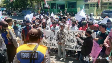 Ayam Potong Luar Madura Masuk Pamekasan, Peternak Demo Pemkab