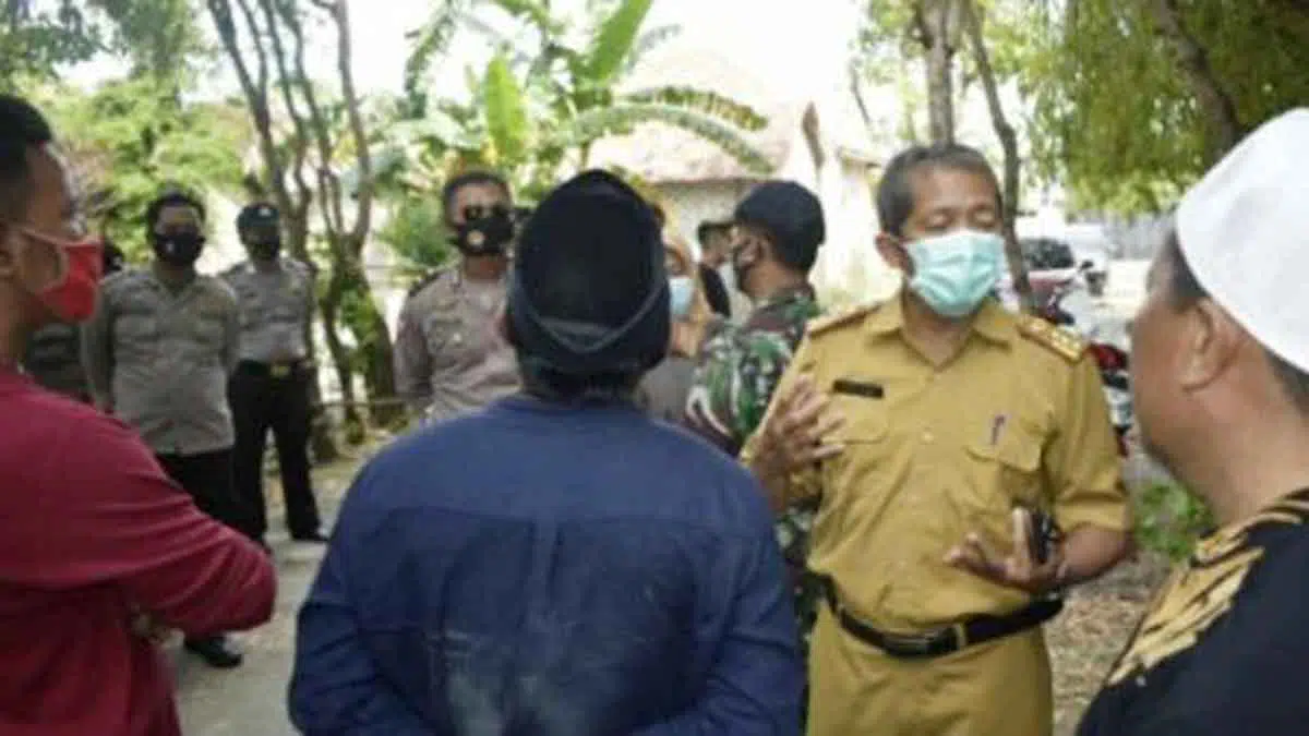Tolak Protokol, Keluarga di Madura Buka Paksa Peti Jenazah Covid-19