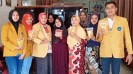 Kelompok Irt Sukses Olah Rempah-Rempah Jadi Ekstrak Curcumin Mix Berkat Dosen Unija - Portalmadura.com Kelompok ibu rumah tangga di Desa Pandian, Sumenep yang suksesdalam pembuatan ekstrak Curcumin Mix dalam bentuk kemasan serbuk (Foto. Ist for @portalmadura.com)