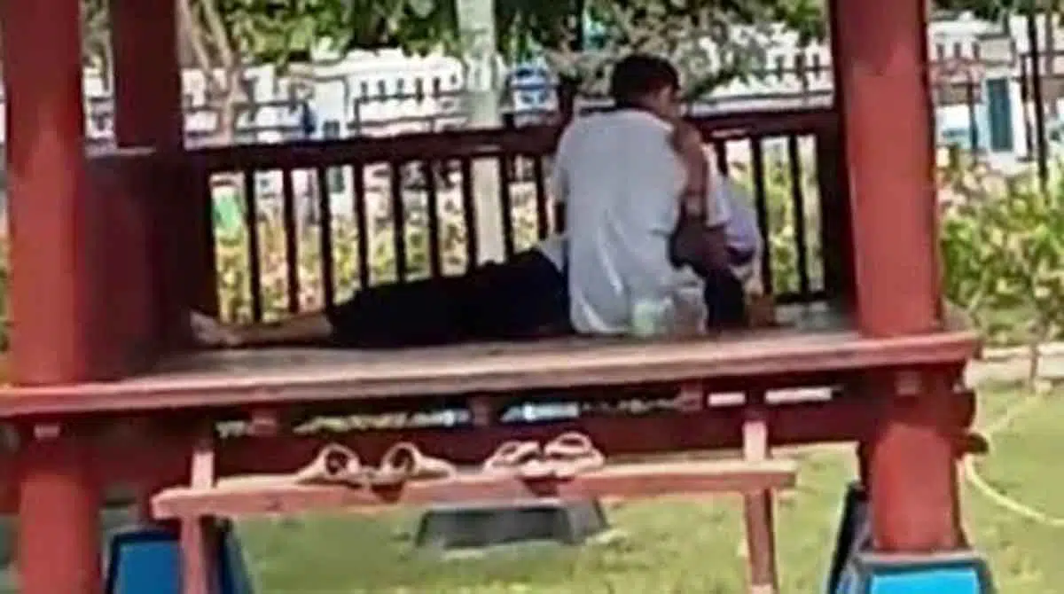 Ciuman bergairah di salah satu gazebo Taman Wijaya Kusuma (tangkapan layar)