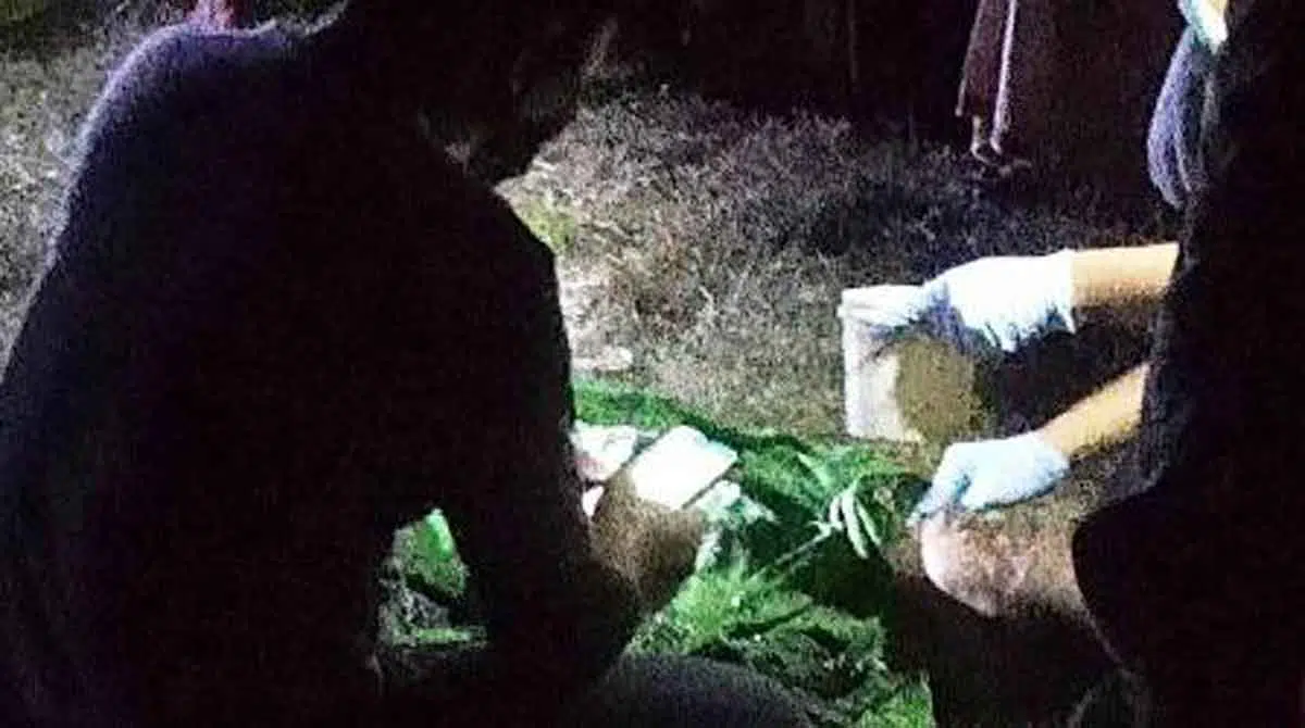 Polisi olah tempat kejadian perkara (TKP). (Foto. Ach Rasyidi)