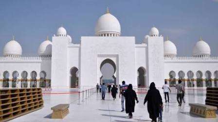 Adab Masuk Masjid Sesuai Sunnah Rasul