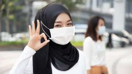 4 Cara Mengenakan Masker Agar Tidak Menyakiti Telinga