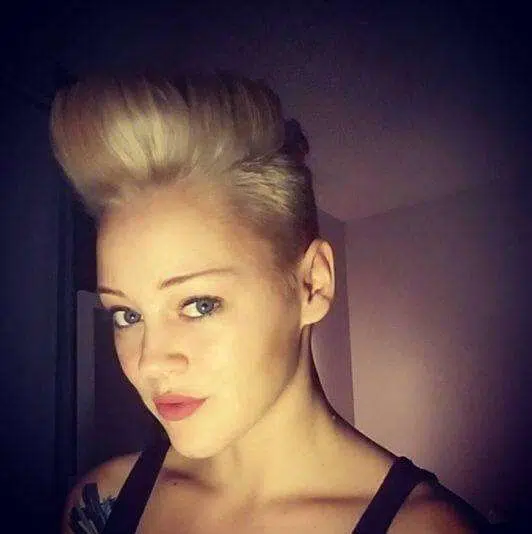 model rambut mohawk wanita Quiffed Mohawk